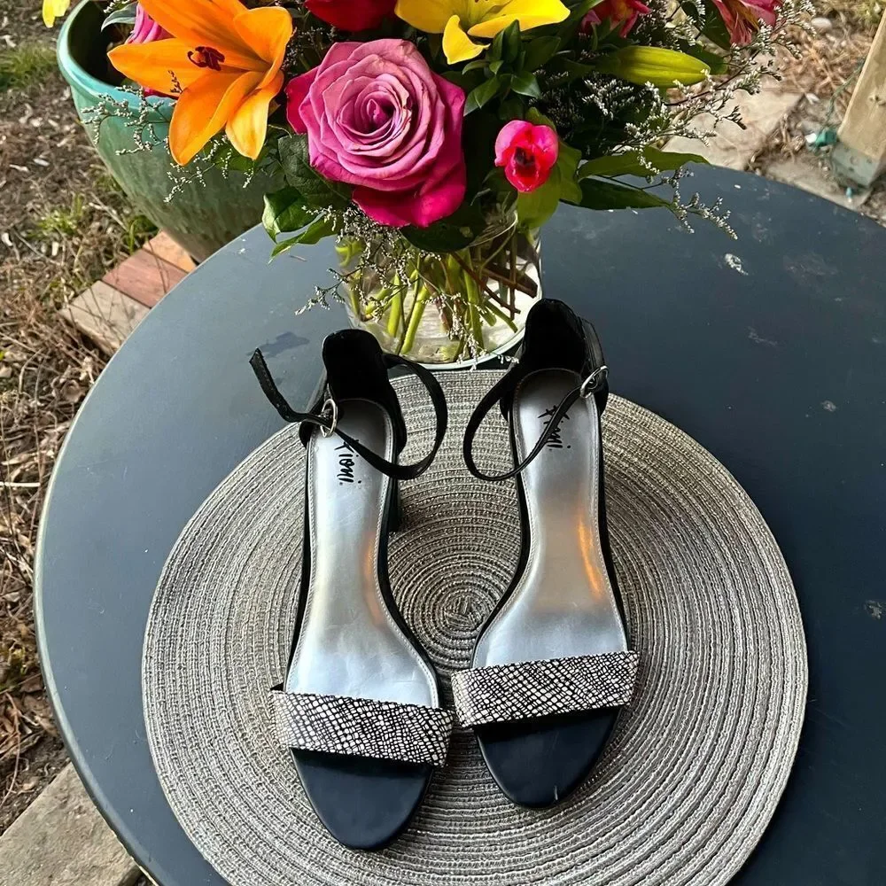 Fioni Block Heeled Sandals Black & White Strap Women’s Size 8.5
